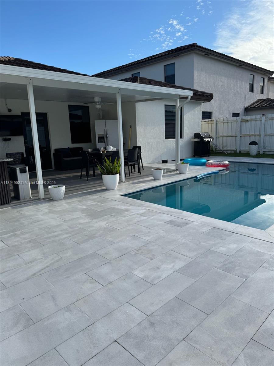 ESTATES AT SILVER PALM - Residential