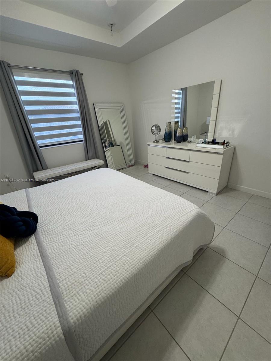 ESTATES AT SILVER PALM - Residential