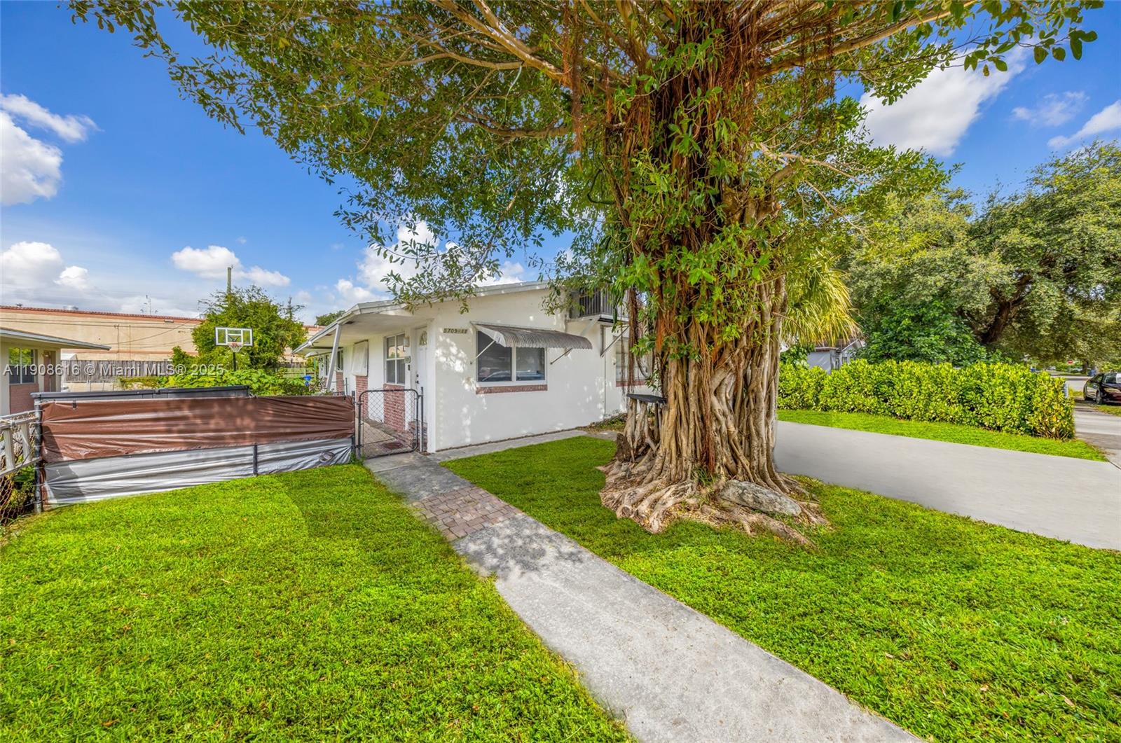 HOLLYWOOD BEACH GARDENS - Residential Income