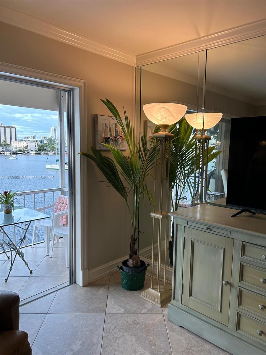 PARADISE HARBOUR APTS CO- - Residential Lease