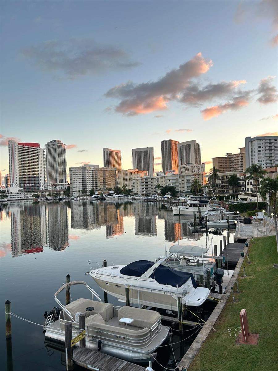 PARADISE HARBOUR APTS CO- - Residential Lease