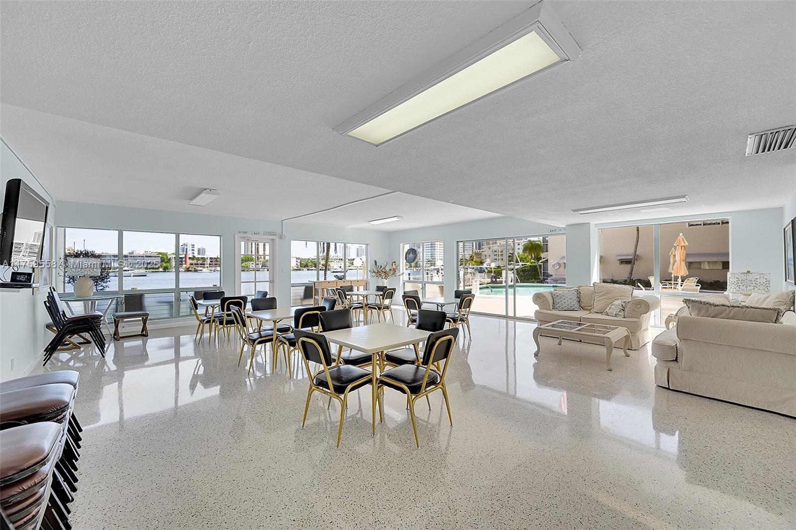 PARADISE HARBOUR APTS CO- - Residential Lease