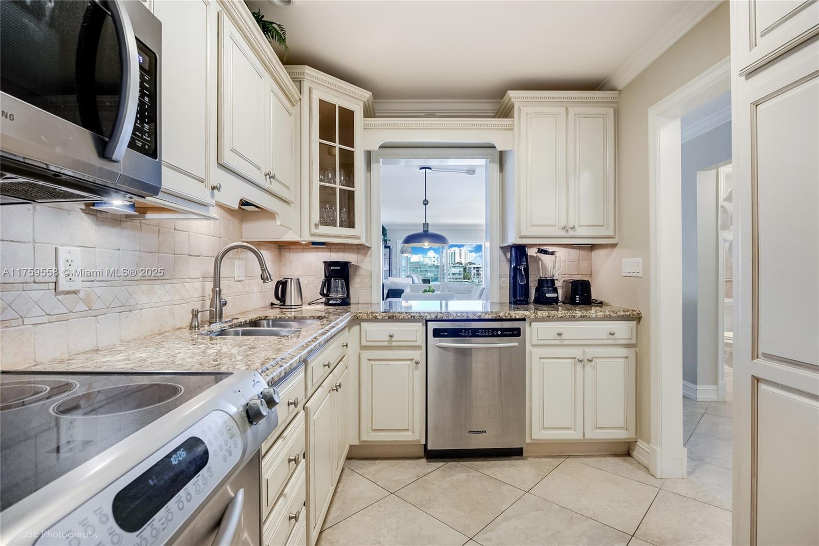 PARADISE HARBOUR APTS CO- - Residential Lease