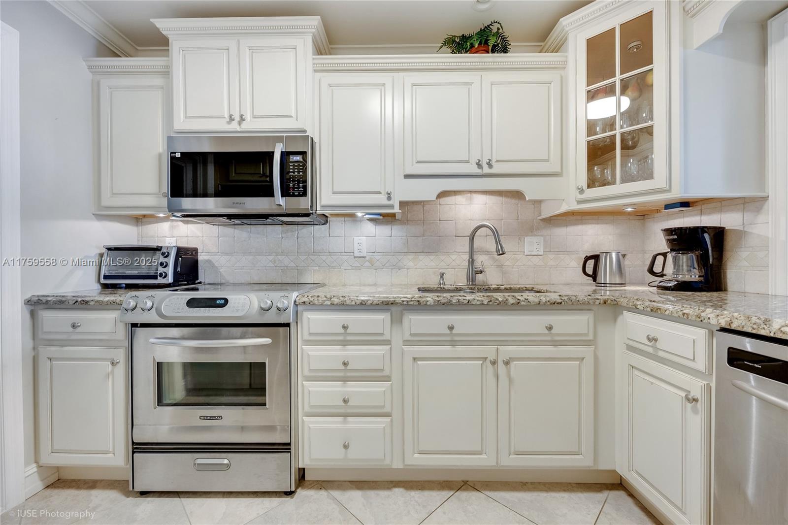 PARADISE HARBOUR APTS CO- - Residential Lease