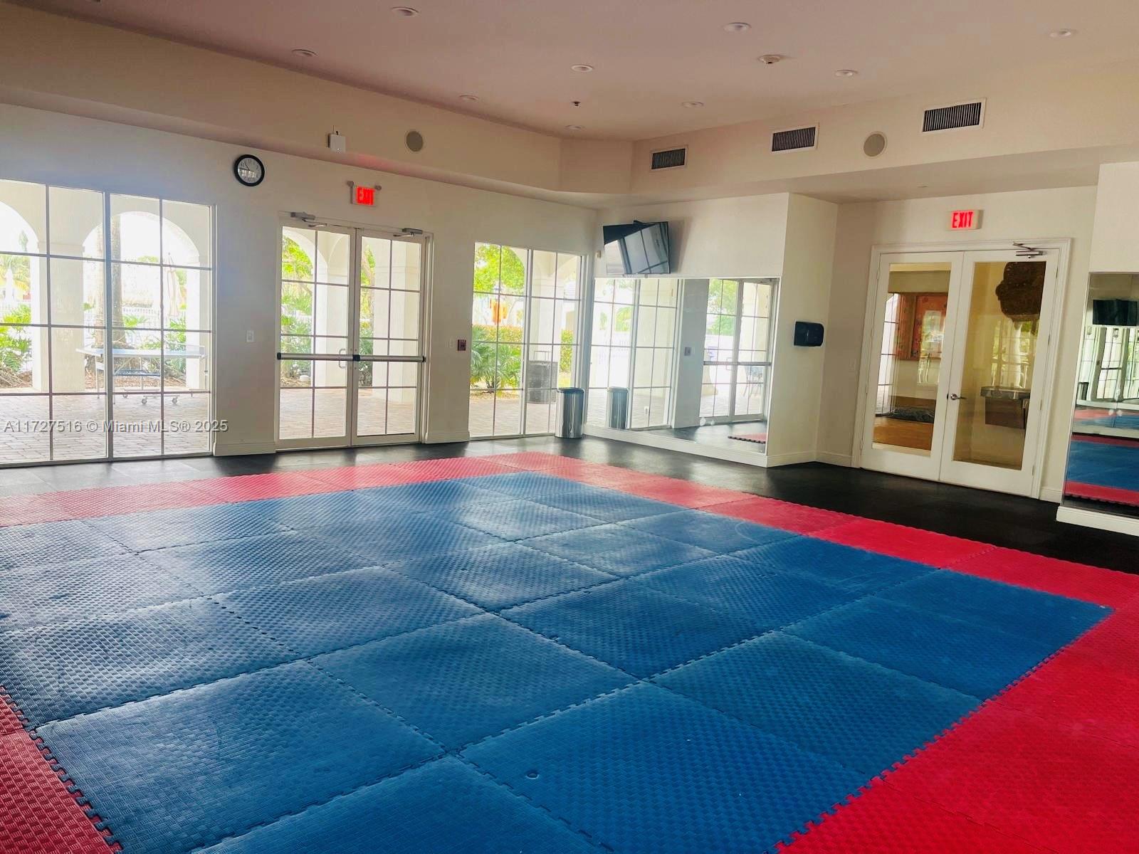 PROMENADE SHORES AT DORAL - Residential