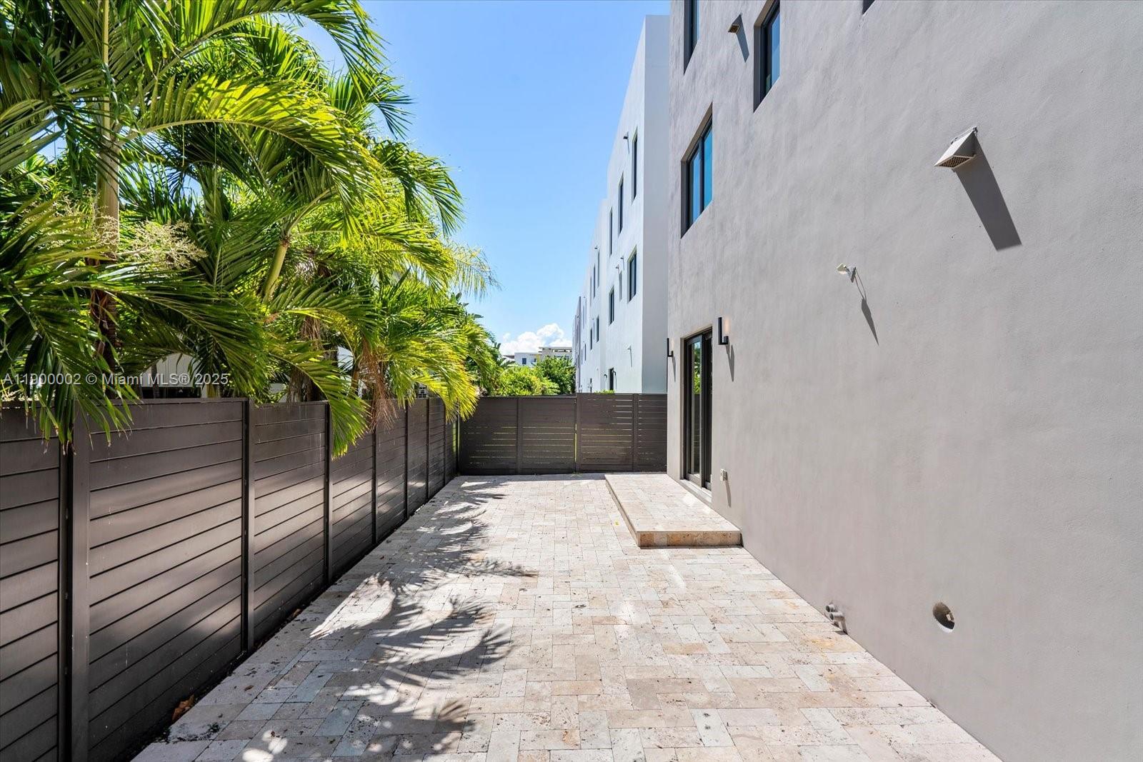 HOLLYWOOD CENTRAL BEACH - Residential Lease