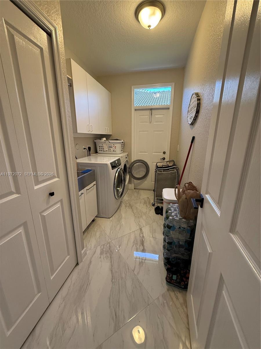 SUNSET LAKES PLAT ONE - Residential