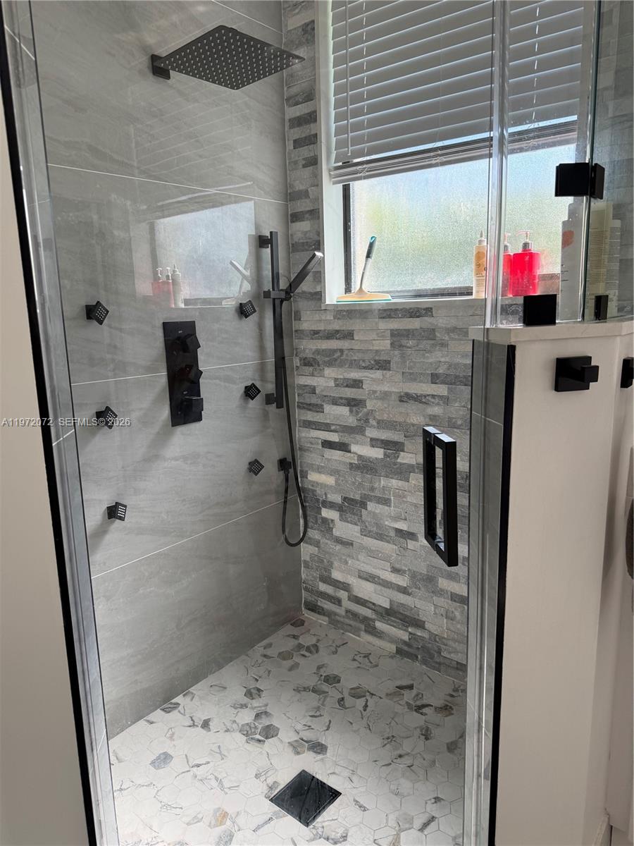 SUNSET LAKES PLAT ONE - Residential