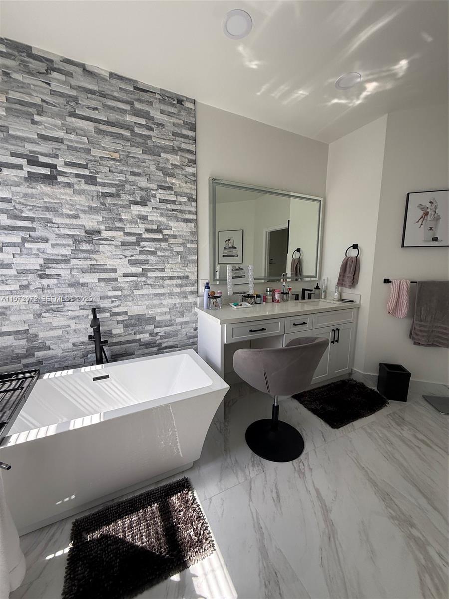 SUNSET LAKES PLAT ONE - Residential