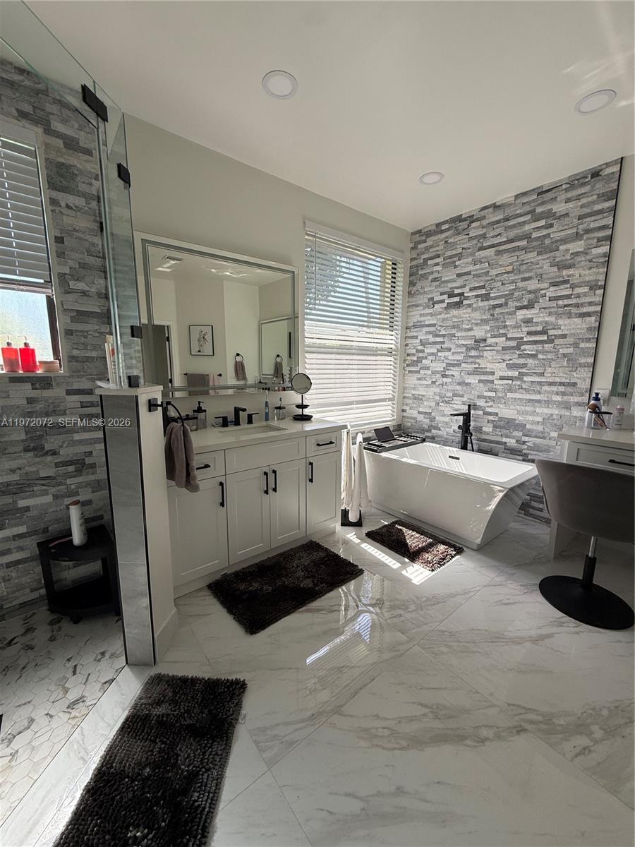 SUNSET LAKES PLAT ONE - Residential