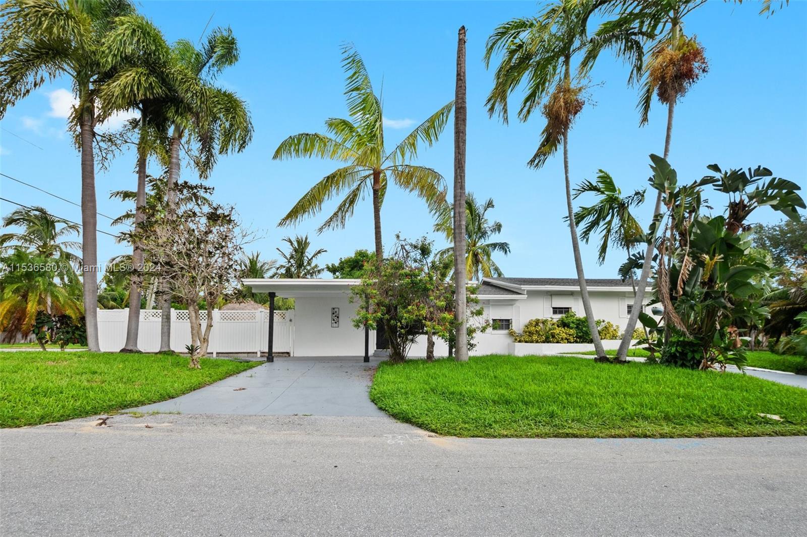 Property for Sale at 231 N Seacrest Cir, Delray Beach, Broward County, Florida - Bedrooms: 4 
Bathrooms: 2  - $949,999