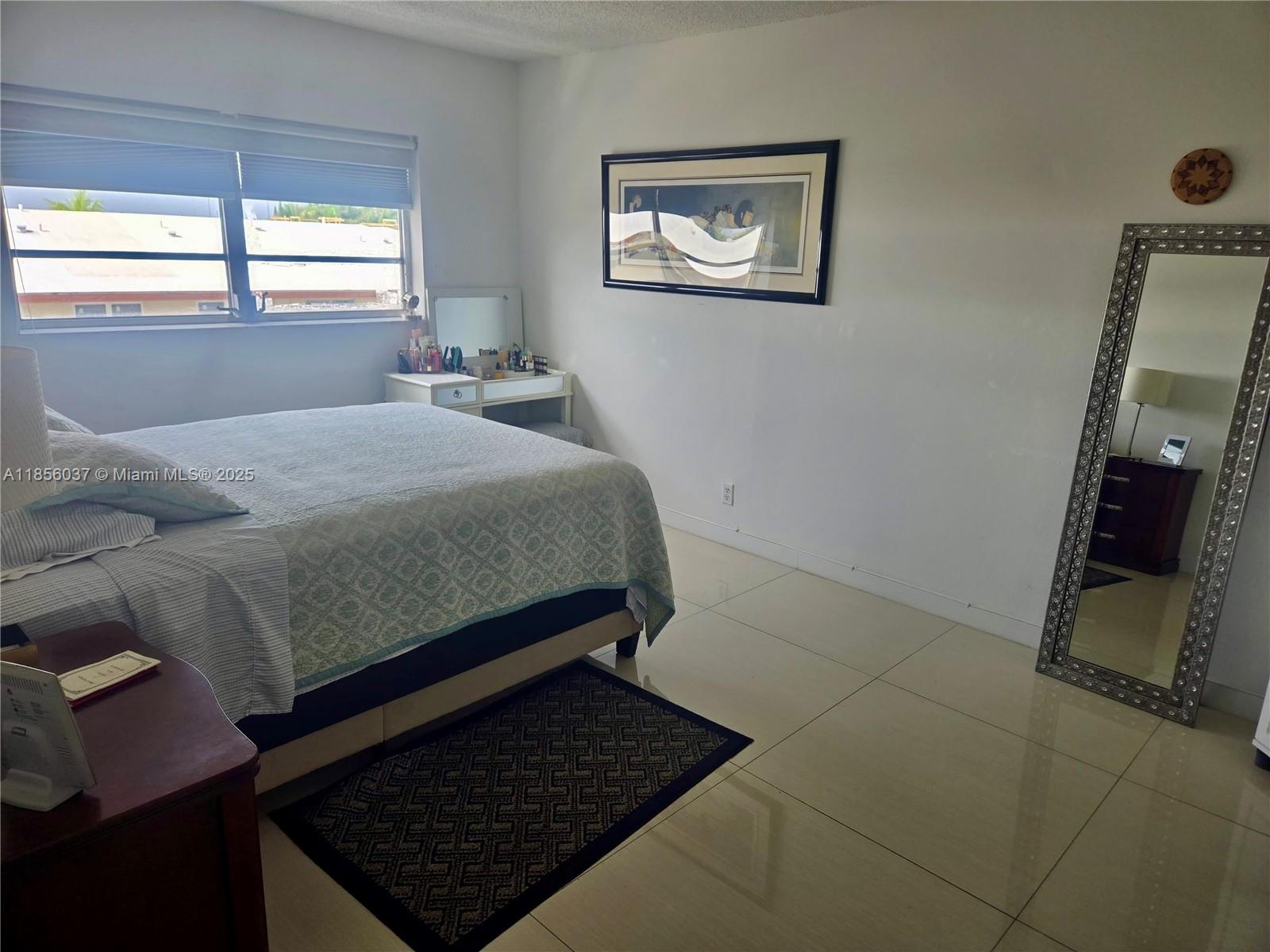 BEVERLY HILLS CONDO NUMBE - Residential