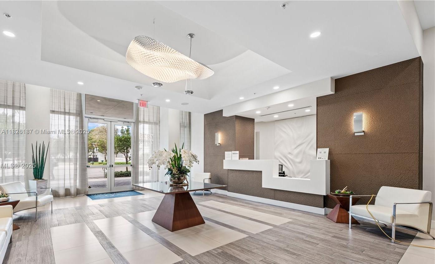 Exclusive unit 1 Bed,1 Bath and 1/2 Additional Bath. Near to Shopping PUBLIX, Wells Fargo, Restaurants and more. First Month and One month deposit. Easy to showing.