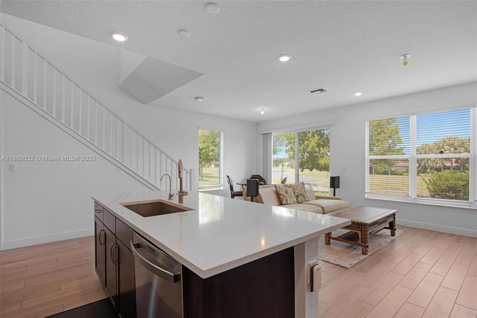 CRYSTAL LAKE 1ST SEC - Residential