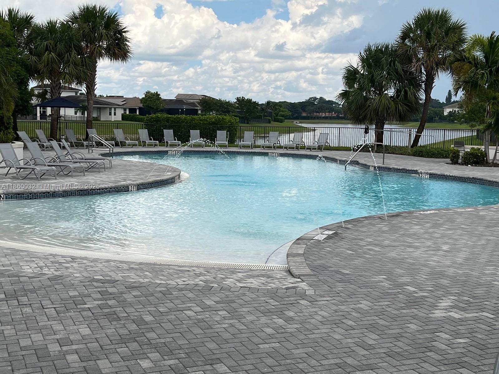 CRYSTAL LAKE 1ST SEC - Residential