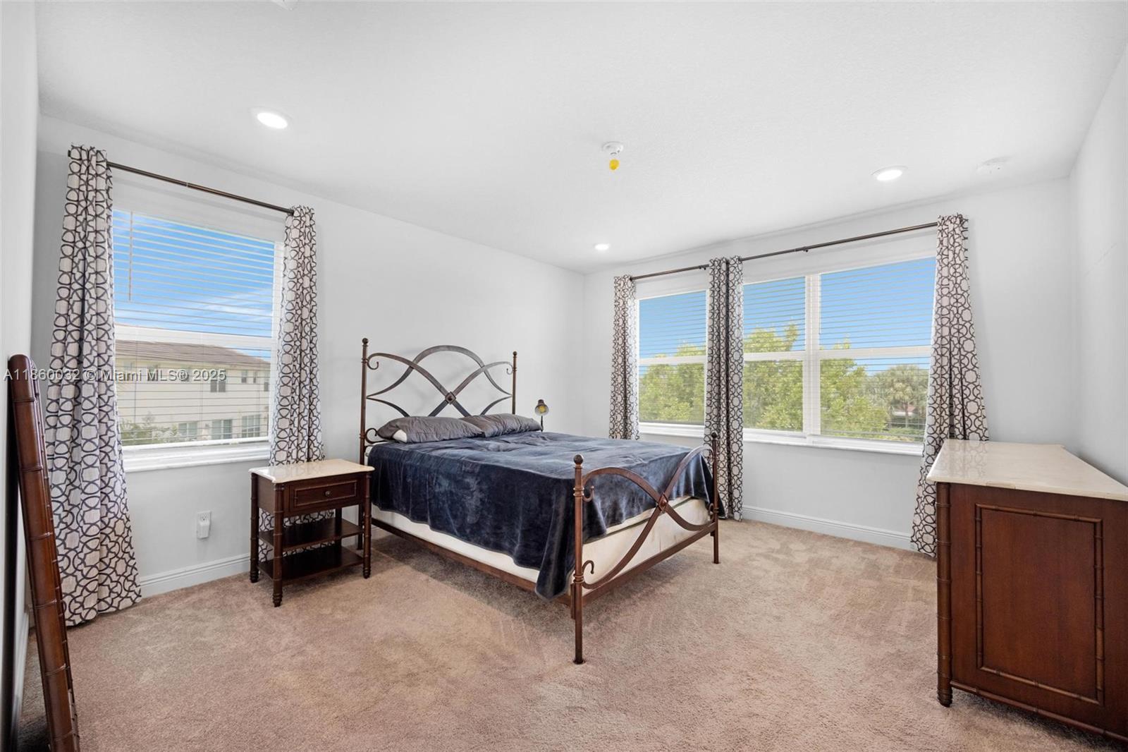 CRYSTAL LAKE 1ST SEC - Residential