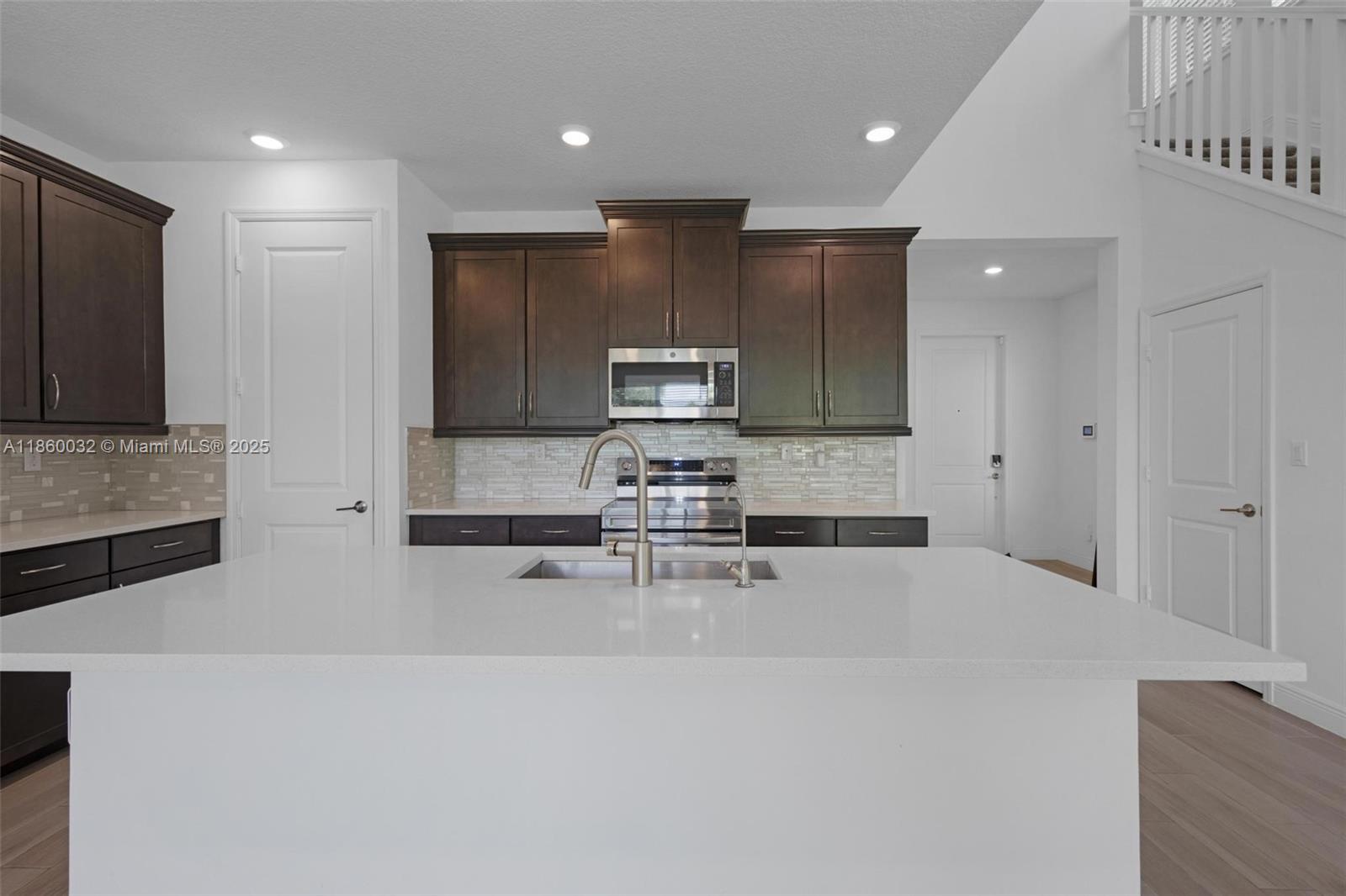 CRYSTAL LAKE 1ST SEC - Residential