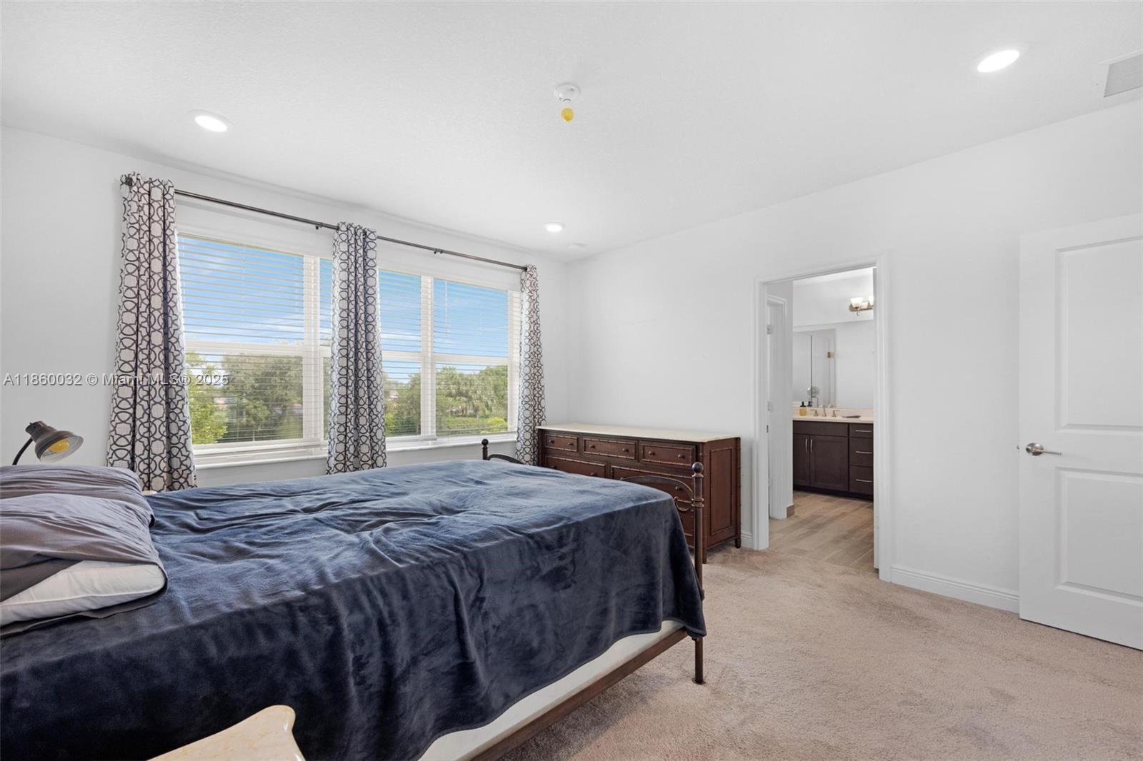 CRYSTAL LAKE 1ST SEC - Residential