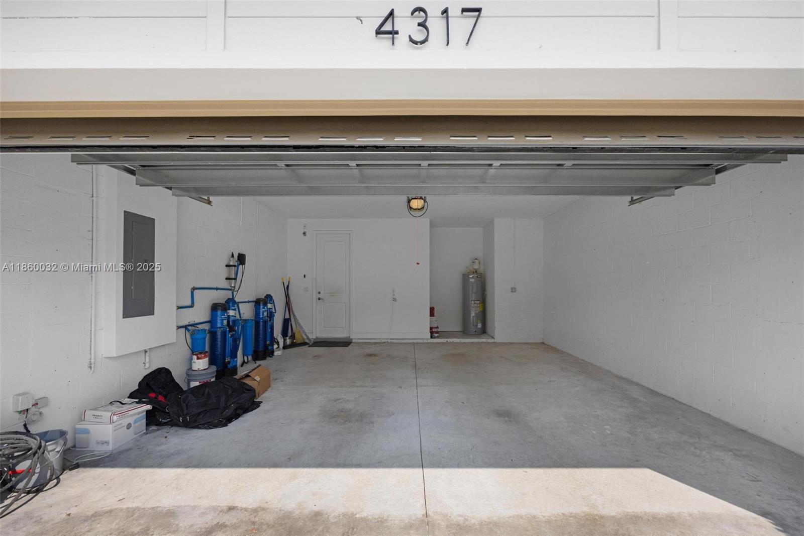 CRYSTAL LAKE 1ST SEC - Residential
