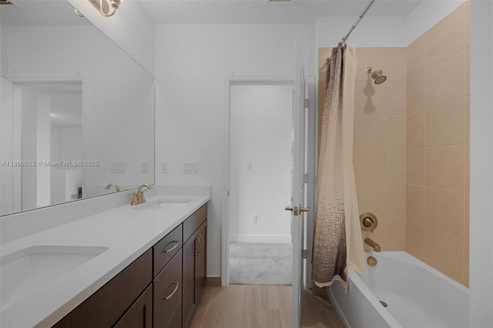 CRYSTAL LAKE 1ST SEC - Residential