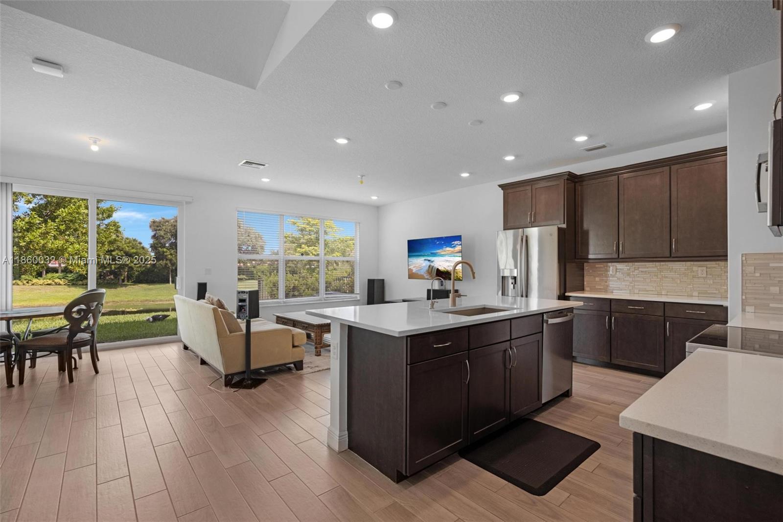 CRYSTAL LAKE 1ST SEC - Residential