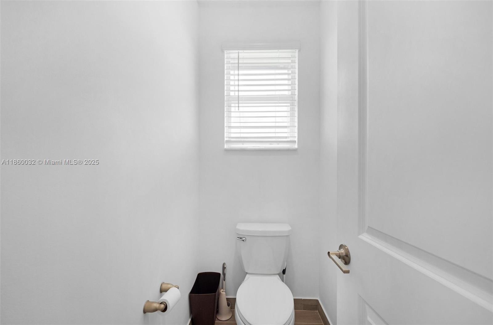 CRYSTAL LAKE 1ST SEC - Residential