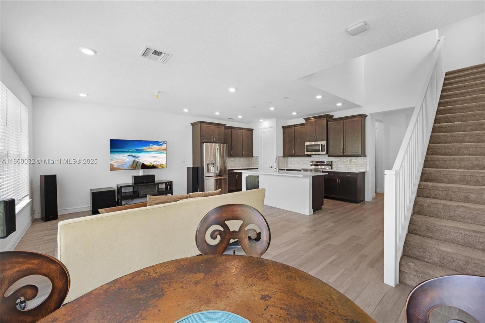 4317 Lago Dr