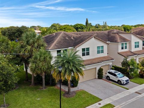 4317 Lago Dr Deerfield Beach FL 33064