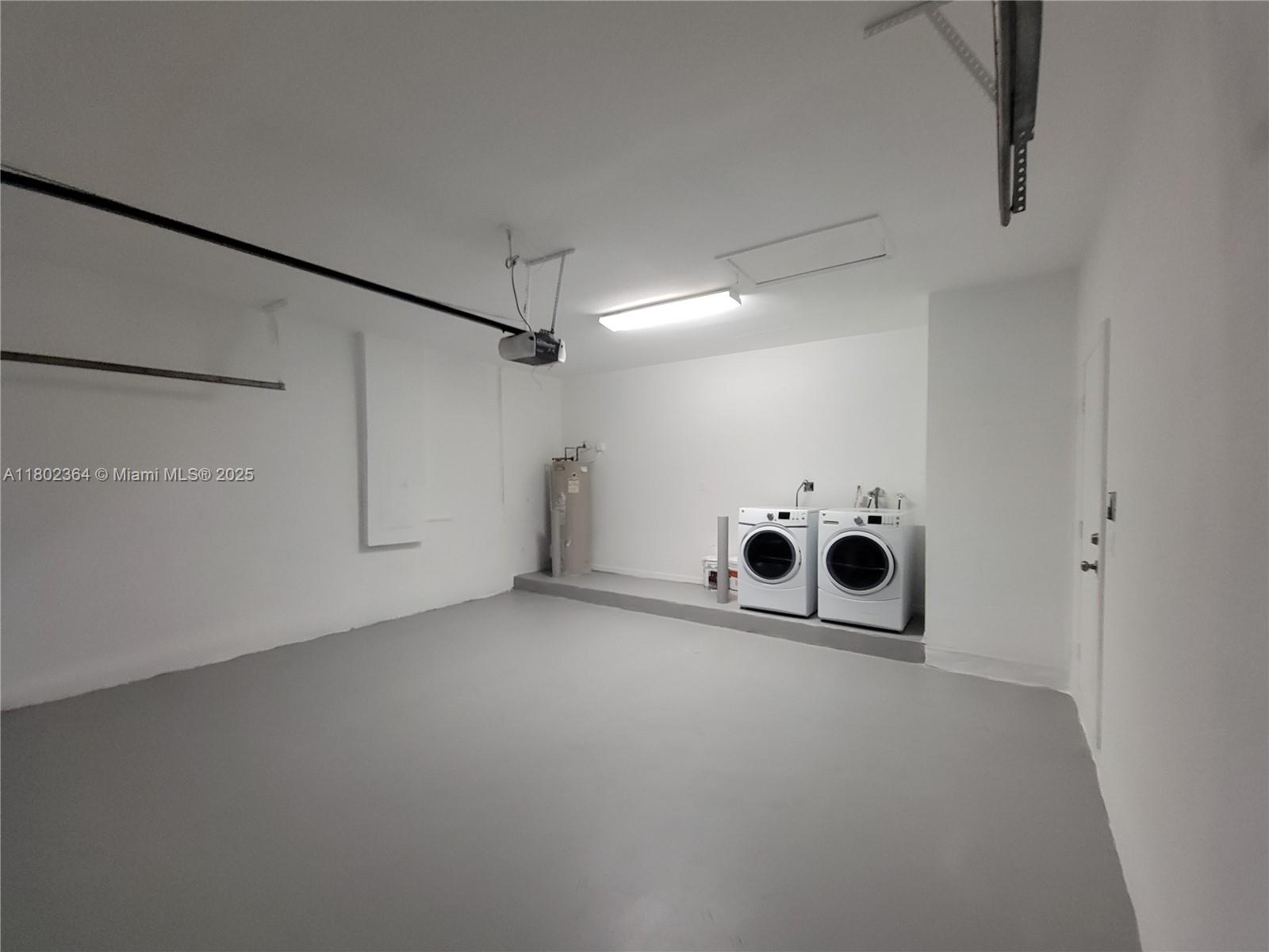 SILVER PALM LAKE - Residential