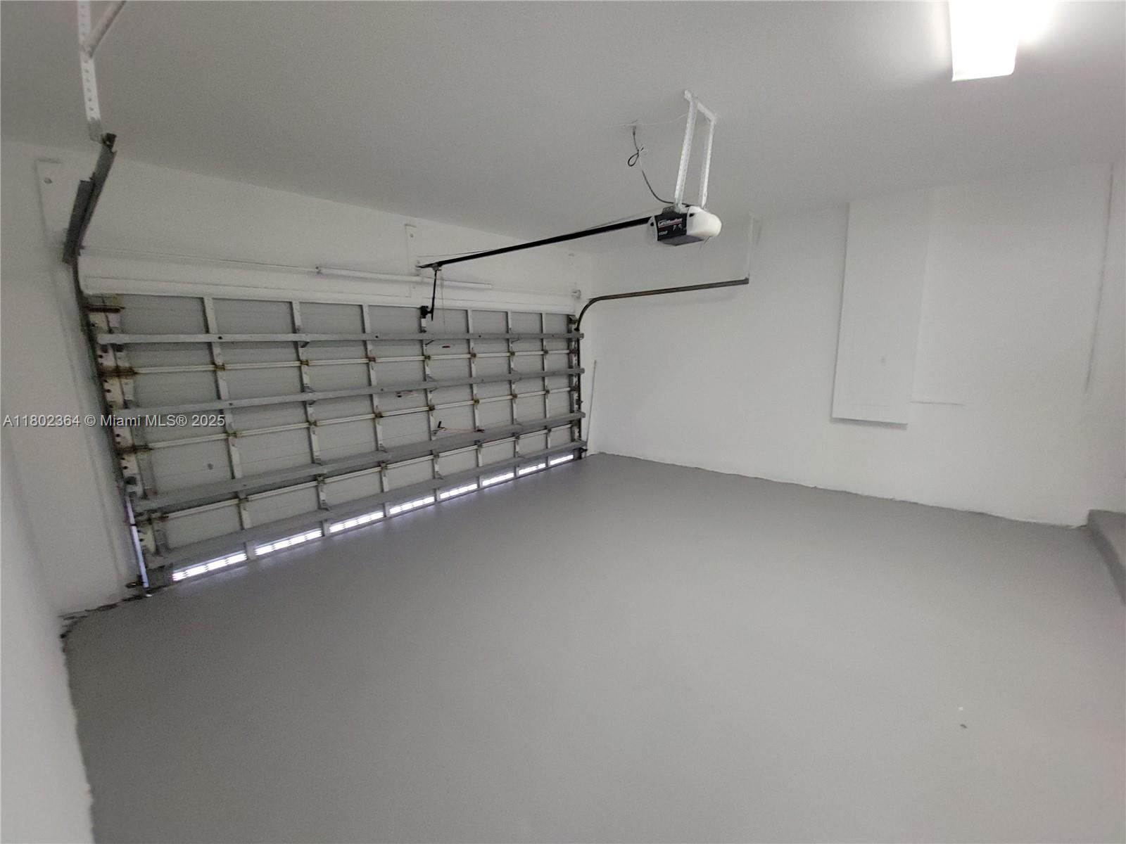 SILVER PALM LAKE - Residential