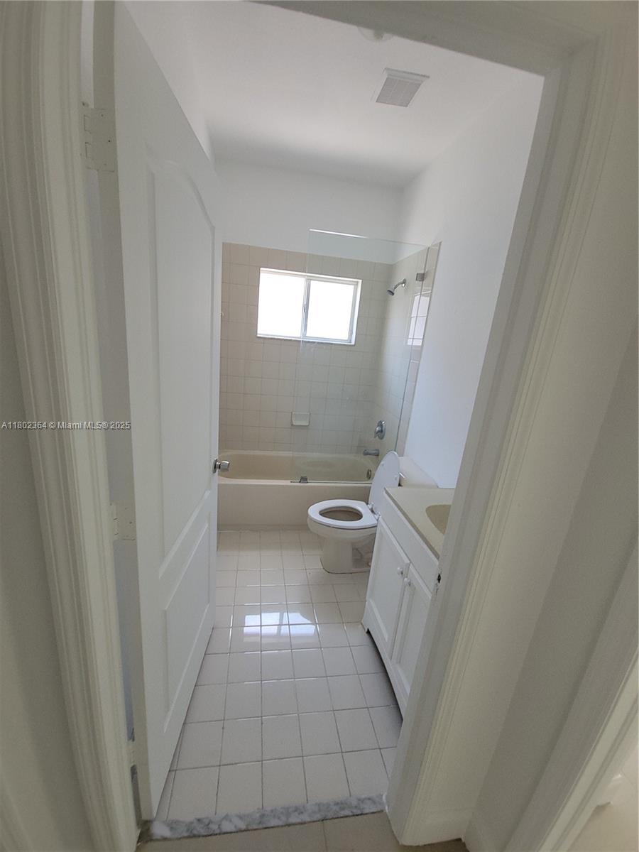 SILVER PALM LAKE - Residential