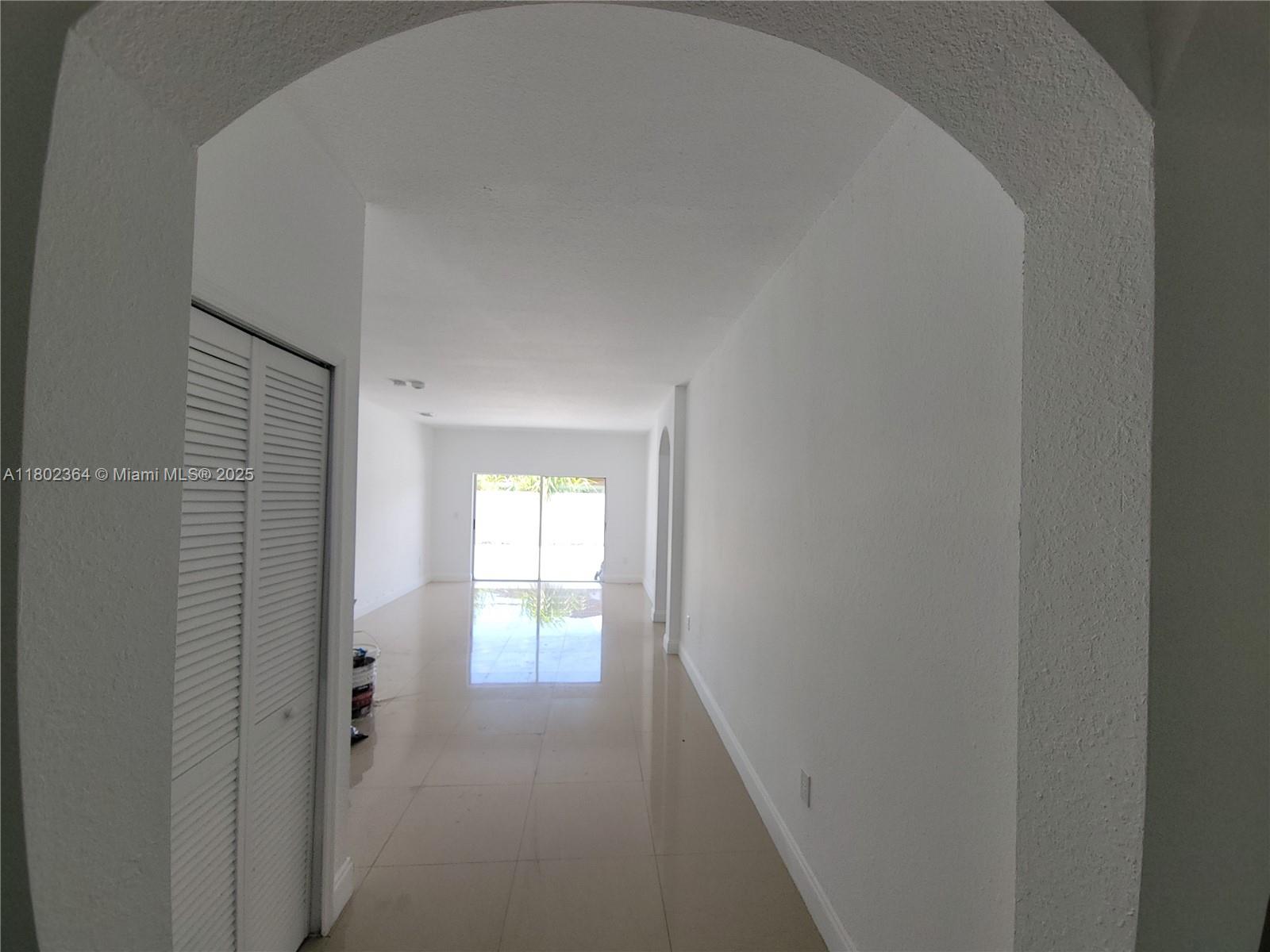 SILVER PALM LAKE - Residential