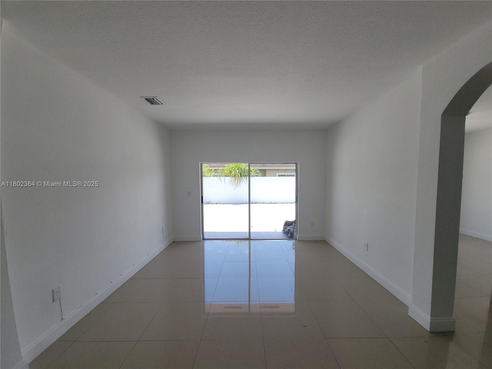 SILVER PALM LAKE - Residential