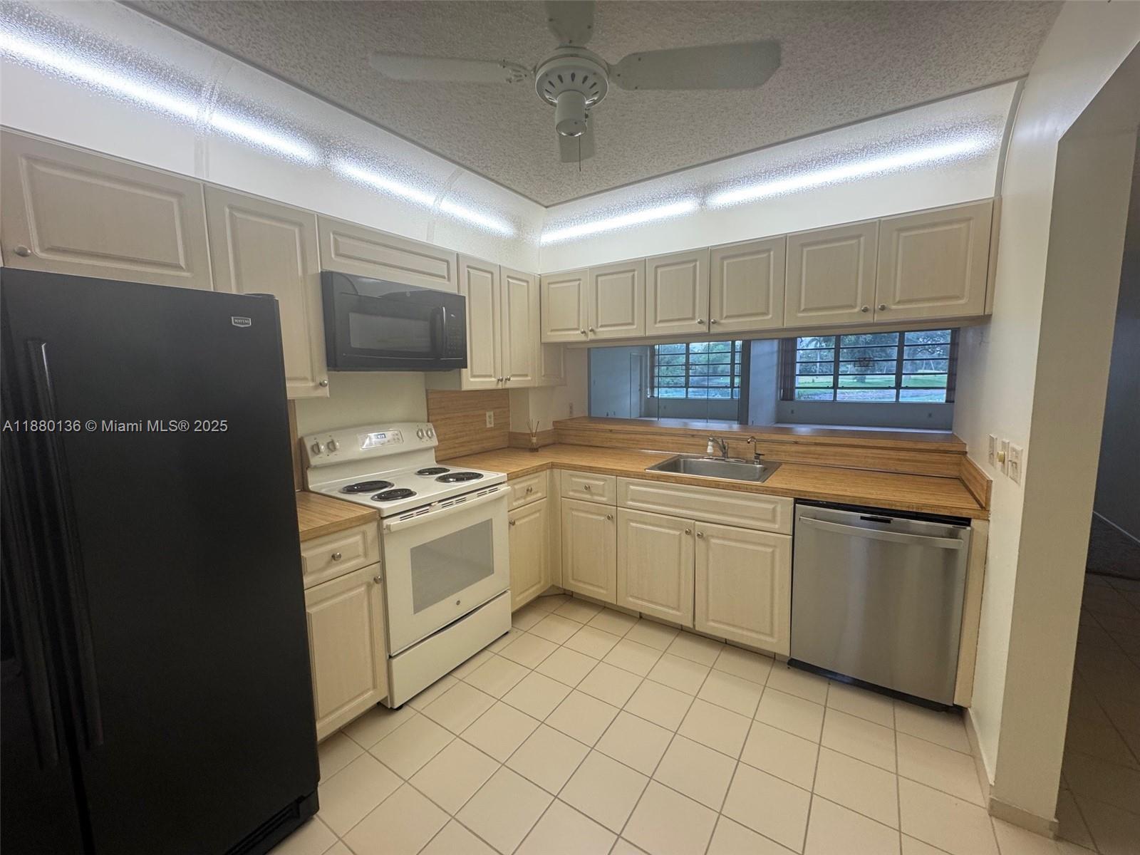 CYPRESS REACH AT PALM-AIR - Residential