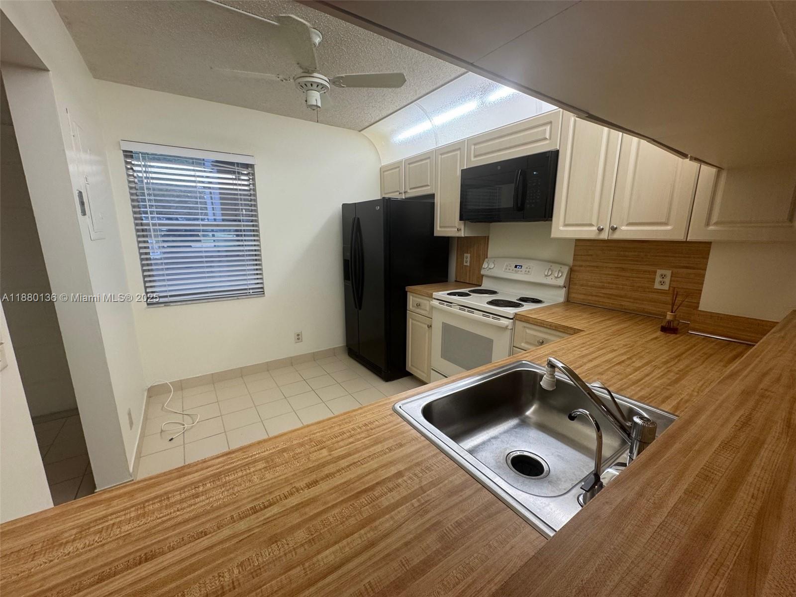 CYPRESS REACH AT PALM-AIR - Residential