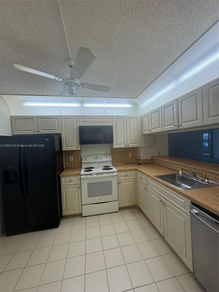 CYPRESS REACH AT PALM-AIR - Residential