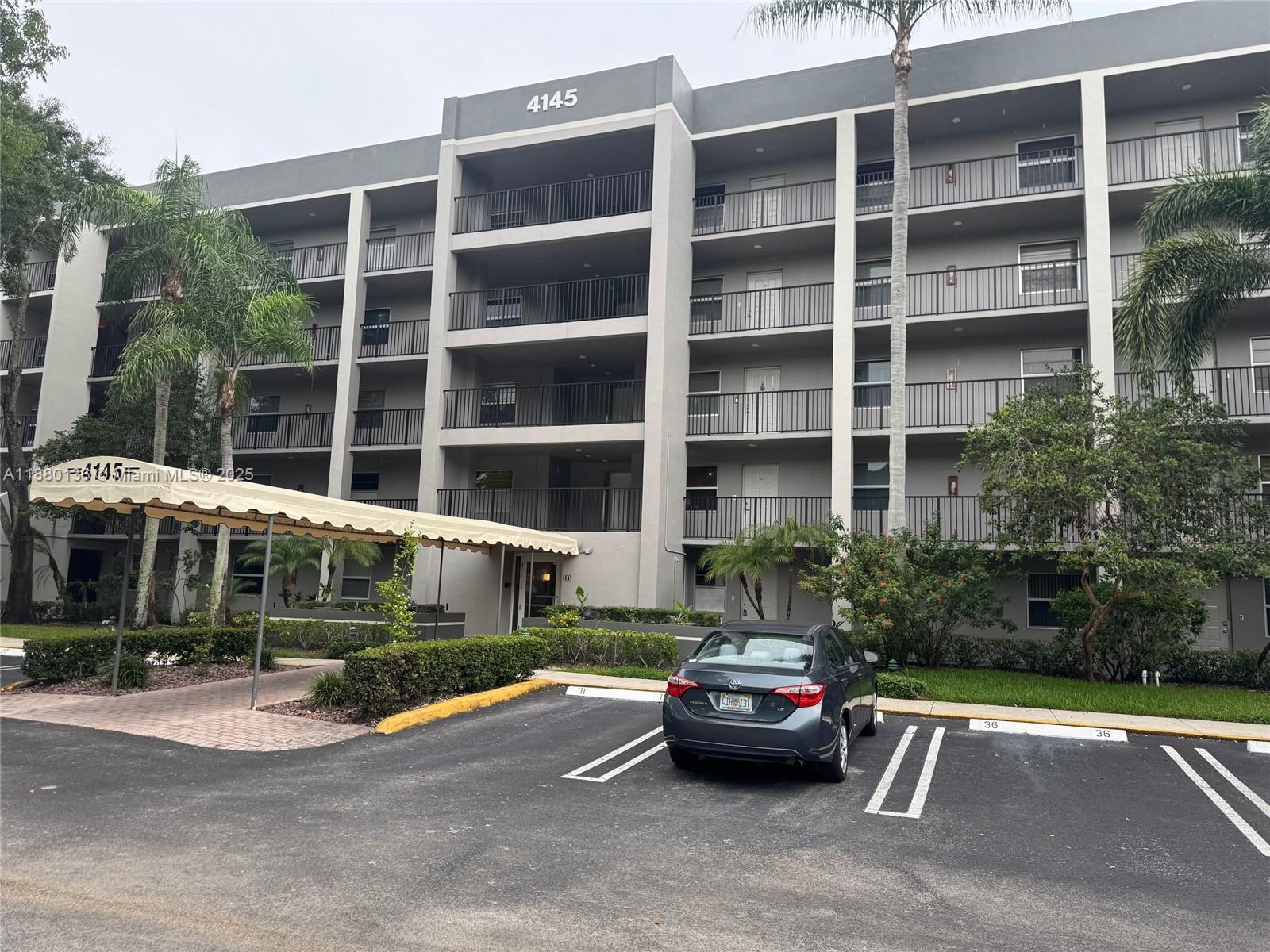 CYPRESS REACH AT PALM-AIR - Residential