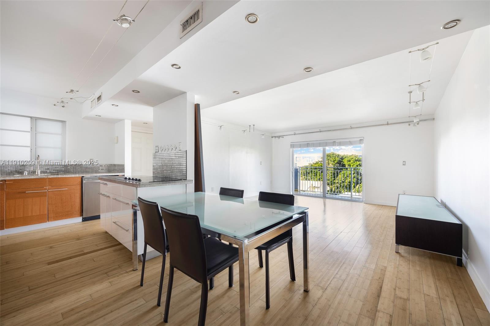 LENOX VIEW CONDOMINIUM - Residential