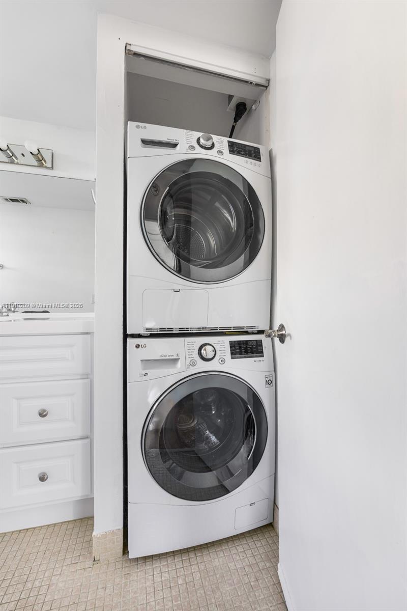 LENOX VIEW CONDOMINIUM - Residential