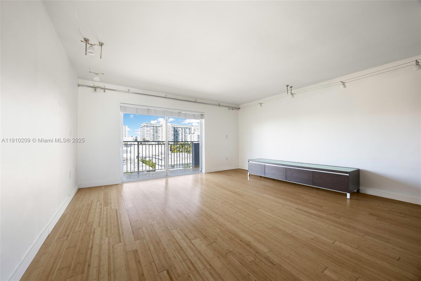 LENOX VIEW CONDOMINIUM - Residential