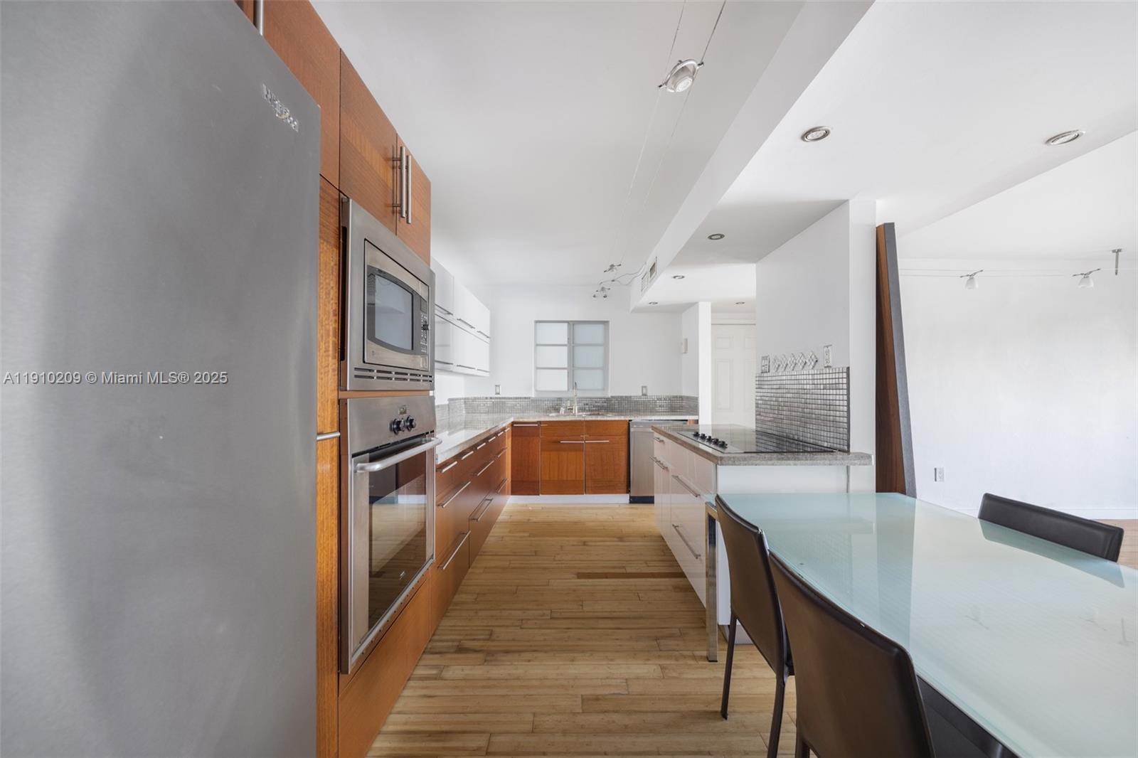 LENOX VIEW CONDOMINIUM - Residential