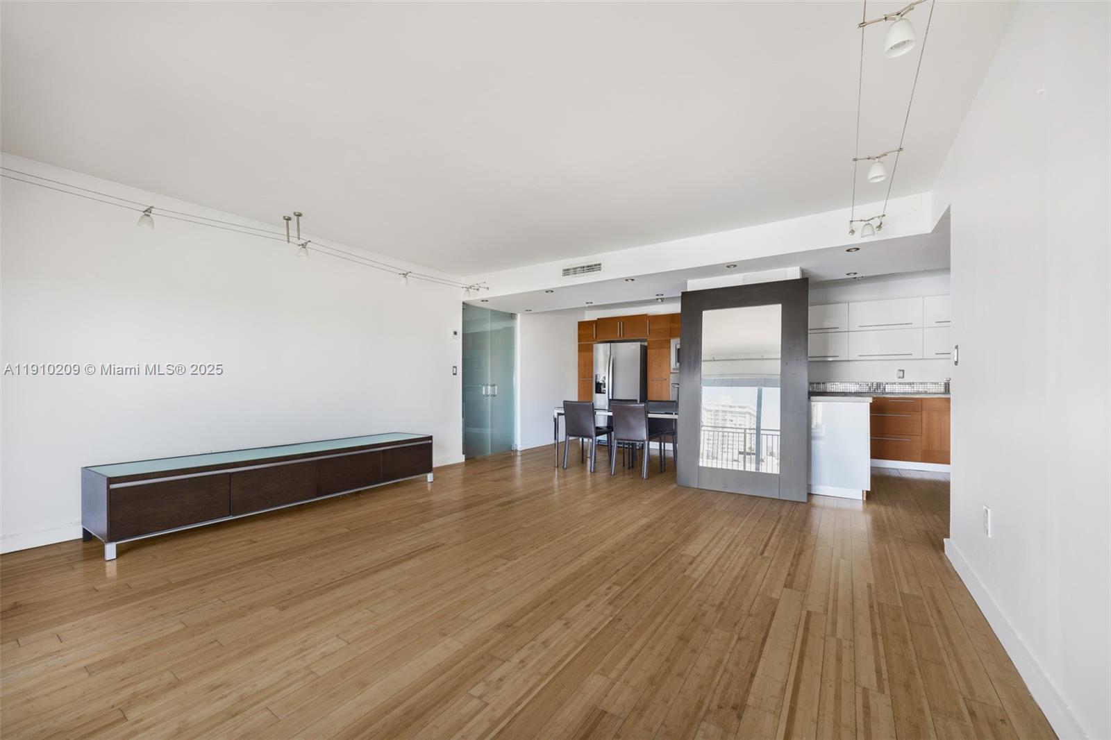 LENOX VIEW CONDOMINIUM - Residential