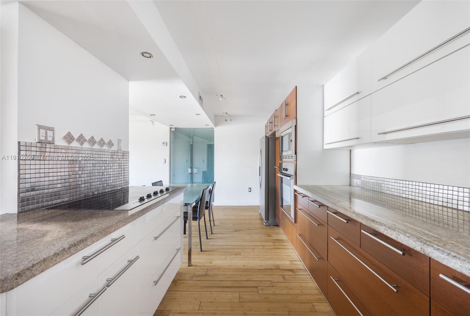 LENOX VIEW CONDOMINIUM - Residential