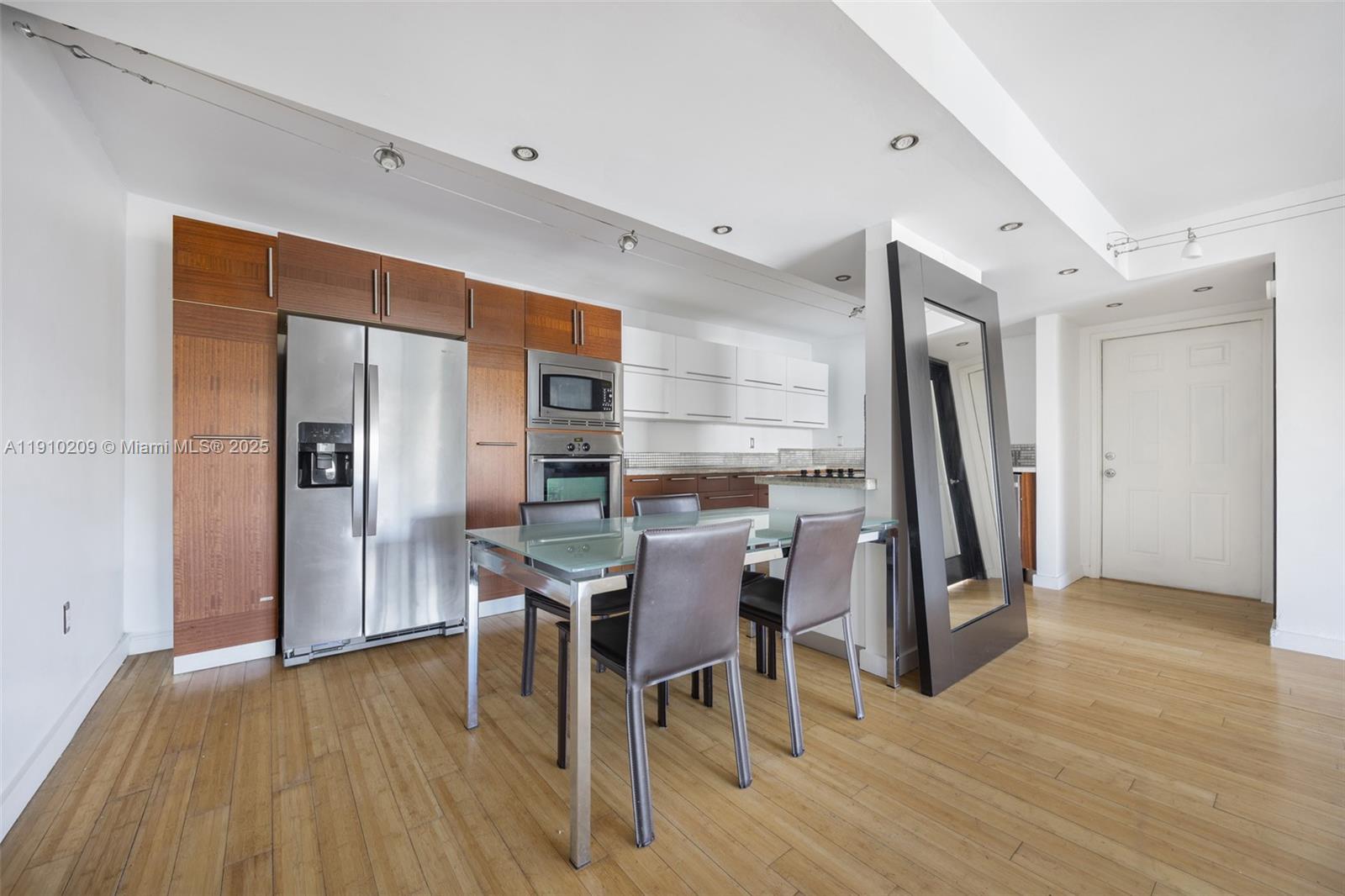 LENOX VIEW CONDOMINIUM - Residential