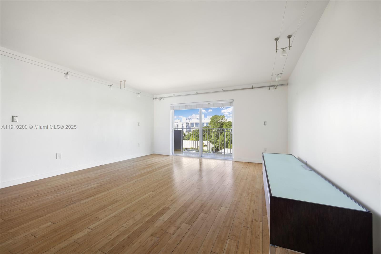 LENOX VIEW CONDOMINIUM - Residential