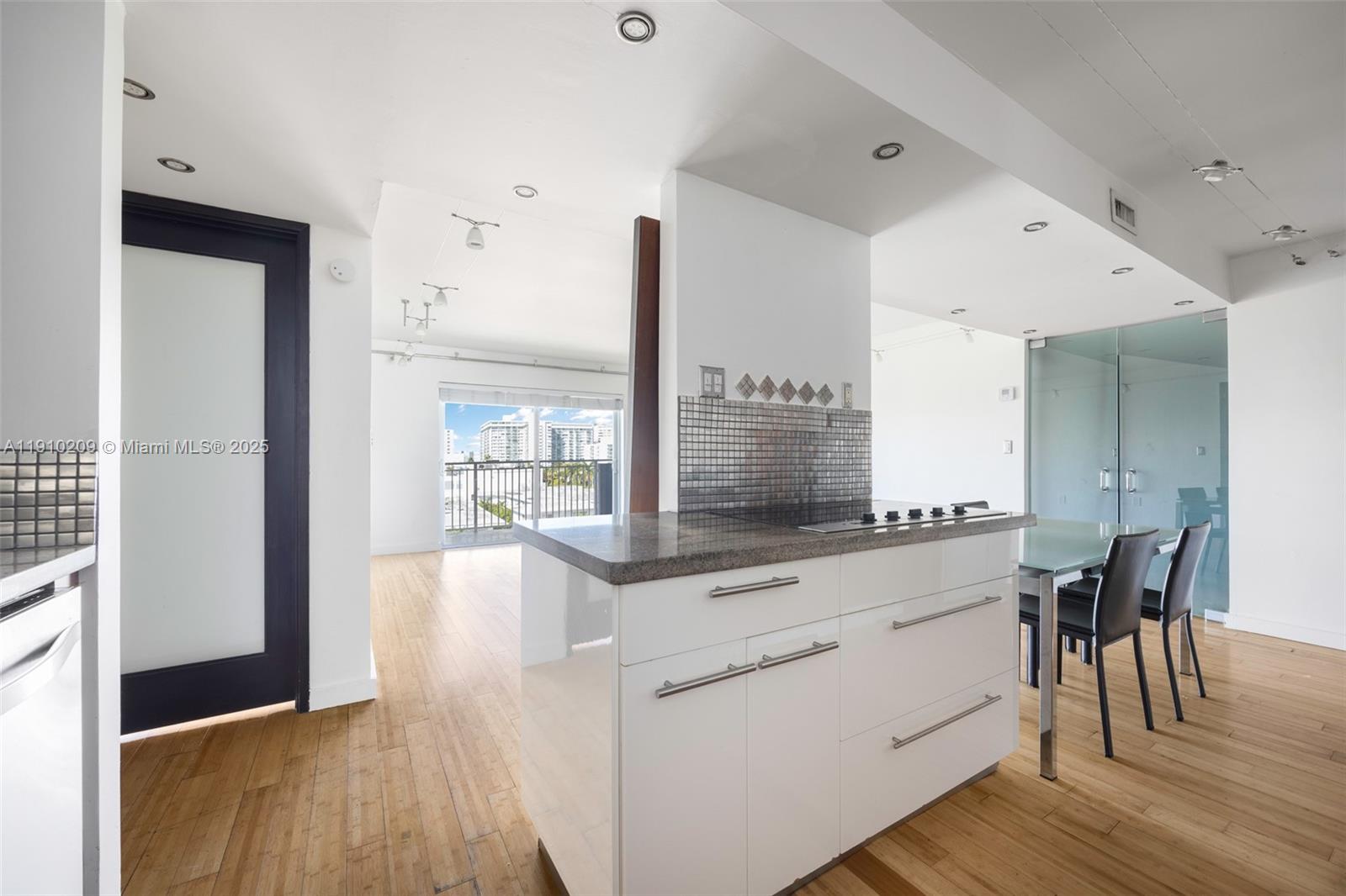 LENOX VIEW CONDOMINIUM - Residential