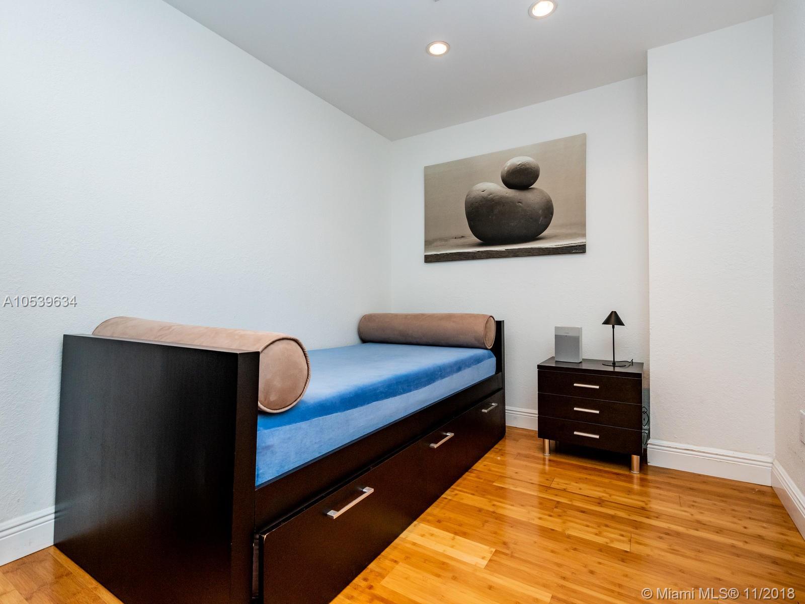 ISLAND POINTE CONDO - Residential