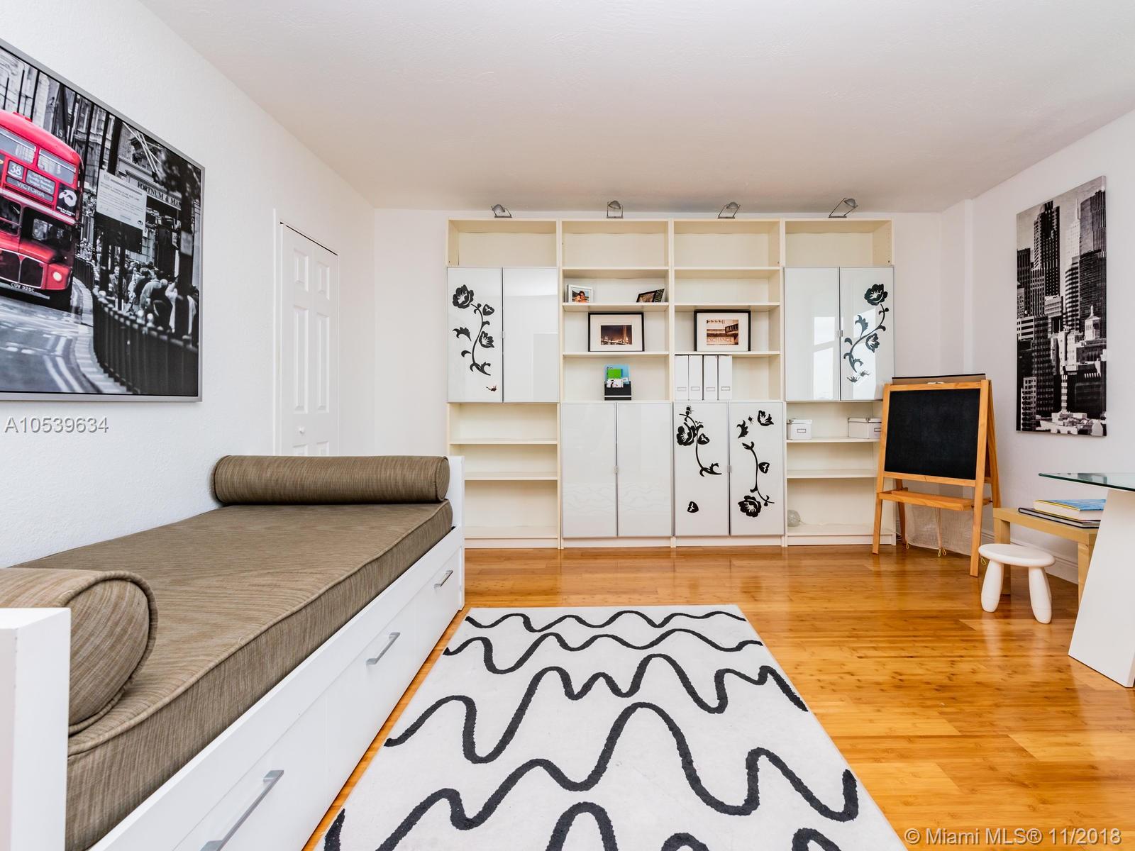 ISLAND POINTE CONDO - Residential