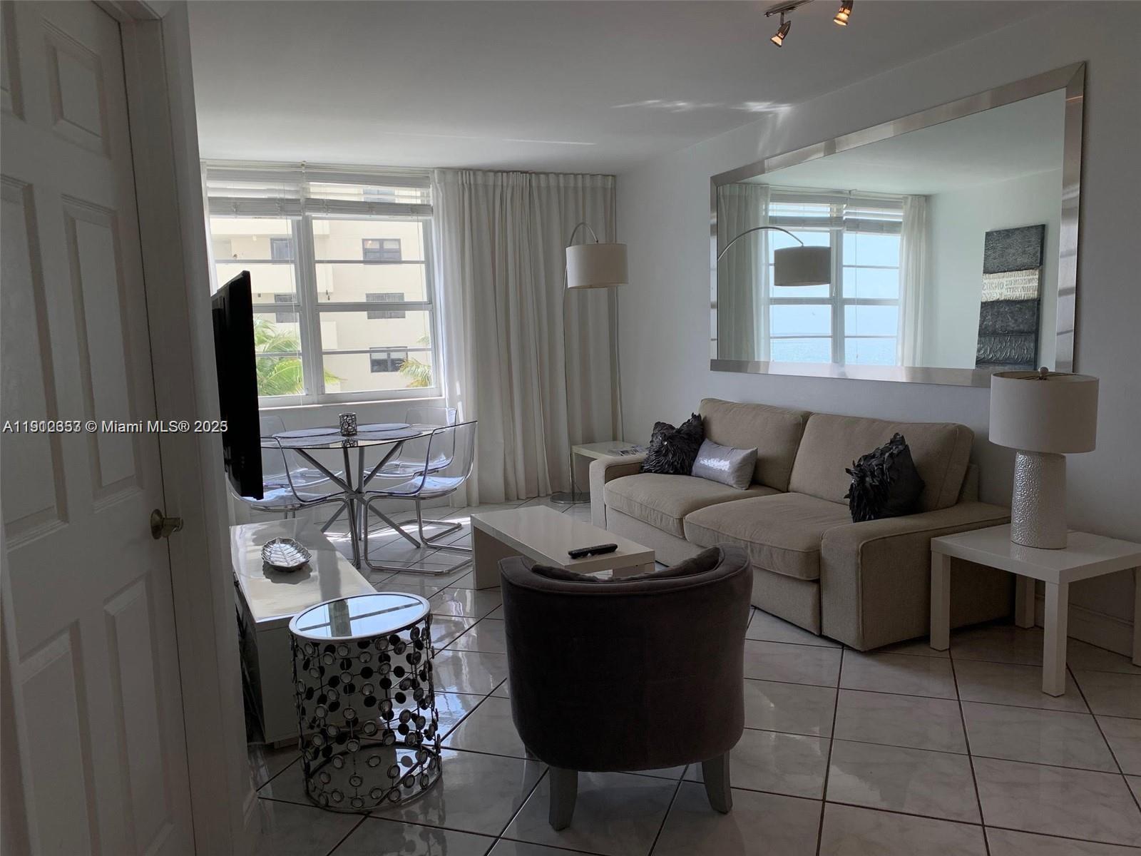 THE DECOPLAGE CONDO - Residential Lease