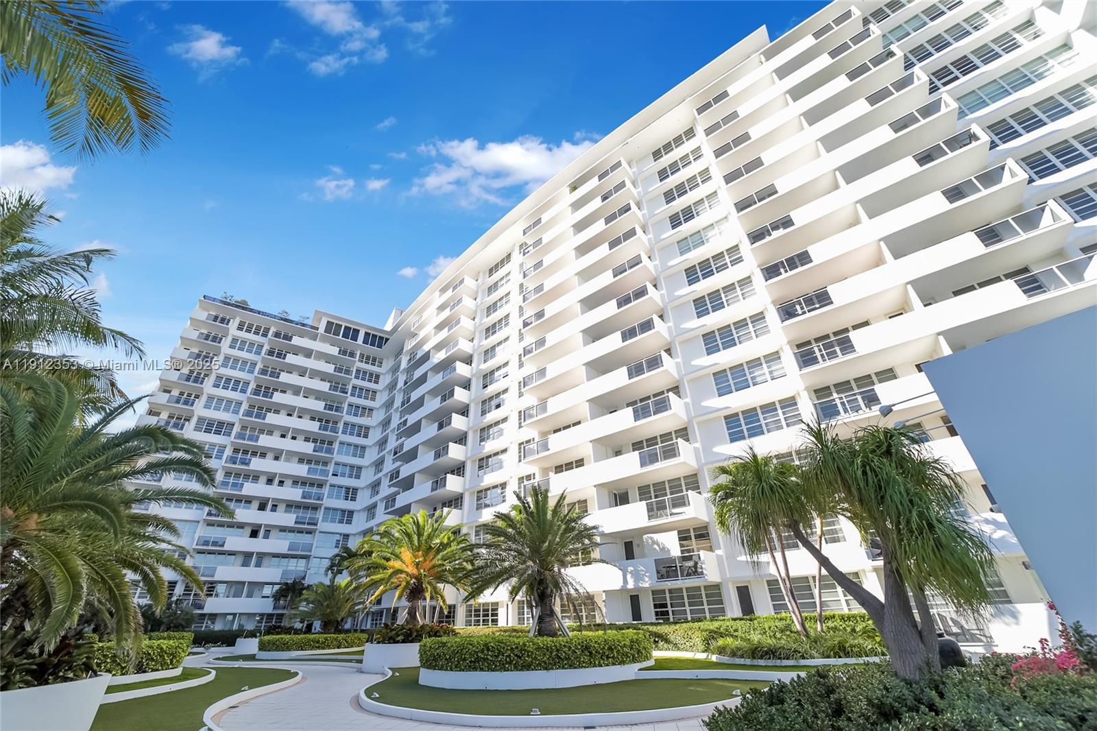 THE DECOPLAGE CONDO - Residential Lease